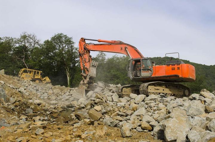 Notre équipe expérimentée garantit la réussite de votre projet d’enrochement. 